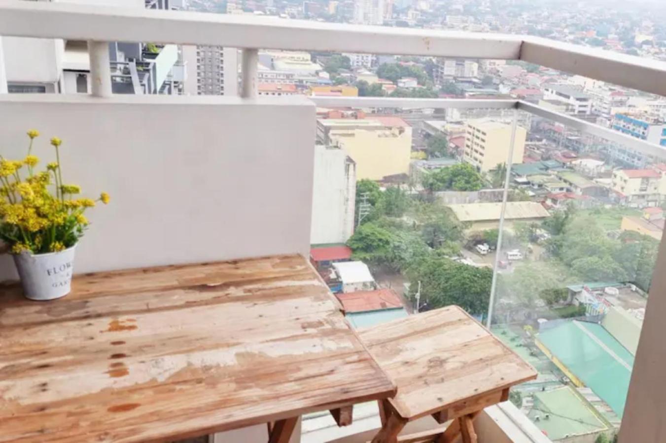 Great View With Balcony In Araneta Center Apartment Manila Exterior photo